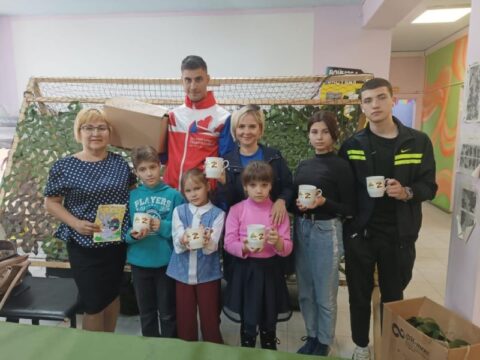 Ребята из центра  «Семья и дом» вместе с волонтерами сплели маскировочные сети Новости Орехово-Зуево 
